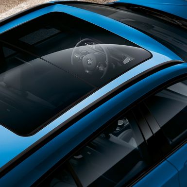Panoramaglastak BMW 2-serie Gran Tourer Panoramaglastak BMW 2-serie Gran Tourer F46 Facelift 2018 Estorilblå metallic närbild
