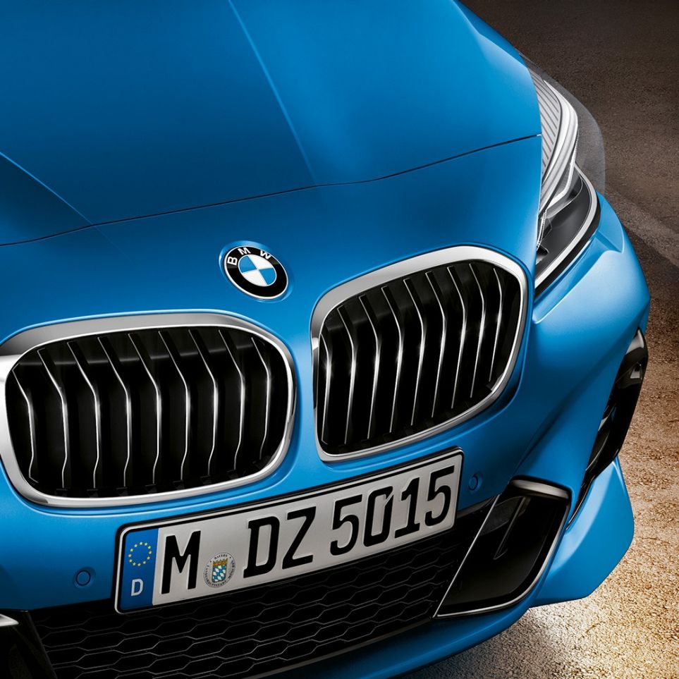 Dubbelnjure BMW 2-serie Gran Tourer Dubbelnjure BMW 2-serie Gran Tourer F46 Facelift 2018 Estorilblå metallic närbild front