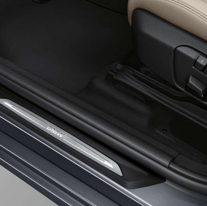 Instegslister BMW 2-serie Gran Tourer, Modell Sport Line Instegslister BMW 2-serie Gran Tourer 220d xDrive Modell Sport Line F46 2018 Mineral Grey metallic närbild