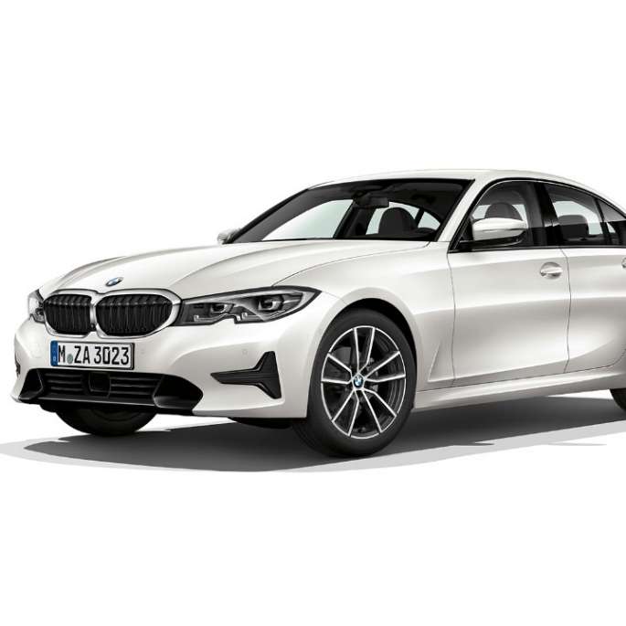 BMW 3-serie Sedan Sport Line. Stillastående BMW 3-serie Sedan Sport Line sedd från sidan.