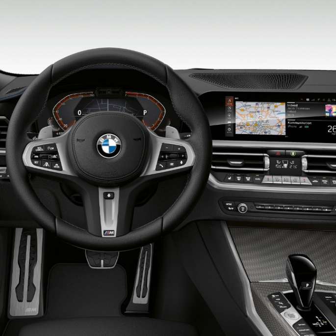 BMW 3-serie Sedan M Sport, förarplats. Närbild framifrån av förarplatsen hos BMW 3-serie Sedan i utförandet M Sport.