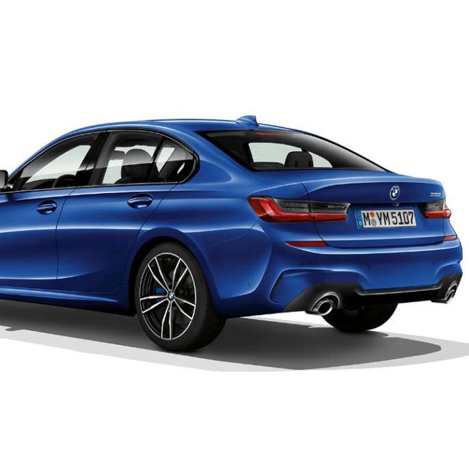 BMW 3-serie Sedan M Sport, bakparti. Bakpartiet hos BMW 3-serie Sedan snett bakifrån i utförandet M Sport.