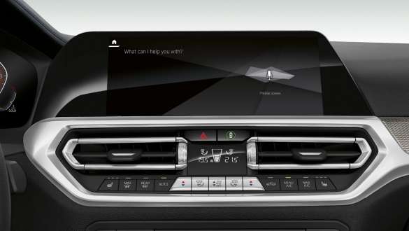 BMW 3-serie Sedan, BMW Intelligent Personal Assistant. Närbild av förarplatsens instrumentdisplay i BMW 3-serie Sedan med BMW Intelligent Personal Assistant.