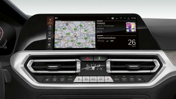 BMW 3-serie Sedan, BMW Operating System 7.0. Närbild av förarplatsens instrumentdisplay i BMW 3-serie Sedan med BMW Operating System 7.0.