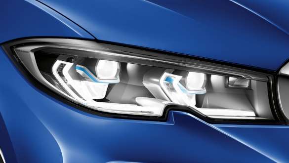 BMW 3-serie Sedan, BMW Laserlight. Närbild från sidan av vänstra strålkastaren med BMW Laserlight.
