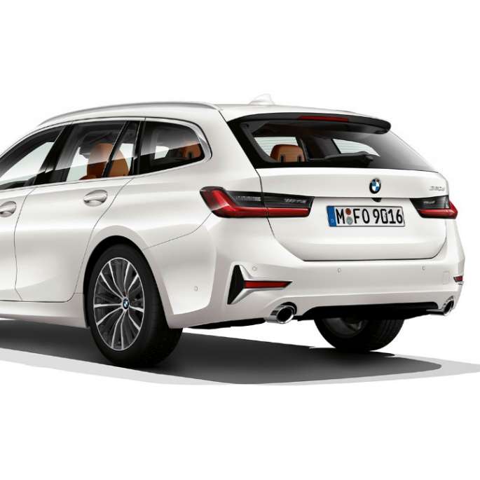 Modell Luxury Line trefjärdedelsvy framifrån BMW 3-serie Touring, modell Luxury Line trefjärdedelsvy framifrån