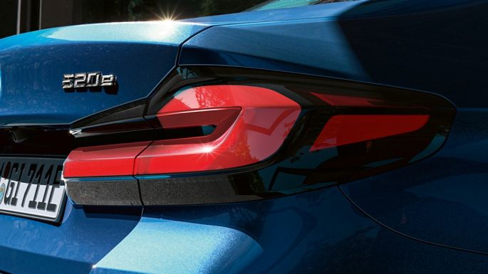 Baklyktor i 3D-form BMW 5-serie Sedan G30 Baklyktor i 3D-form BMW 5-serie Sedan G30 Facelift 2020 Phytonicblå närbild bakparti