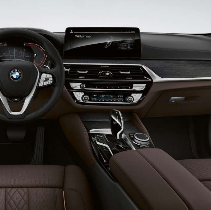 Förarplats BMW 5-serie Sedan G30 Luxury Line Förarplats BMW 5-serie Sedan 540d G30 2020 Luxury Line exklusivläder ’Nappa’ Mocka exklusivsöm med tubsöm i kontrastfärg Kupé