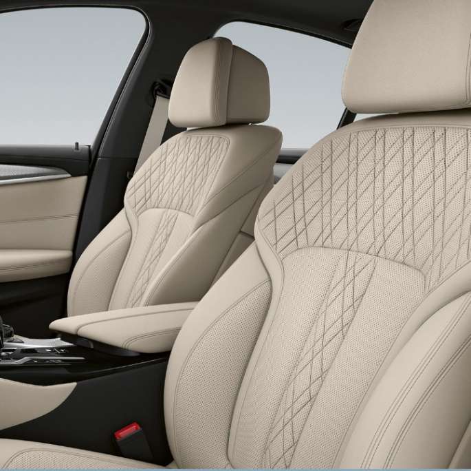 Klädsel BMW 5-serie G30 Sedan Plug-in-Hybrid M sportpaket Klädsel läder ’Dakota’ Svart med kontrastsöm Blå BMW 5-serie Sedan 520d xDrive G30 2020 M sportpaket Kupé