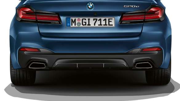 Trapetsformade ändrör BMW 5-serie Sedan G30 Trapetsformade ändrör BMW 5-serie Sedan G30 Facelift 2020 närbild bakparti