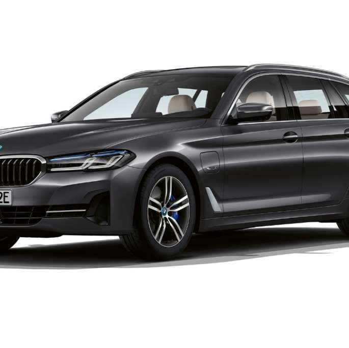 BMW 5-serie Touring G31 Standardutrustning Front BMW 5-serie Touring 530i G31 2020 Standardutrustning i Sofistogrå, sedd snett framifrån