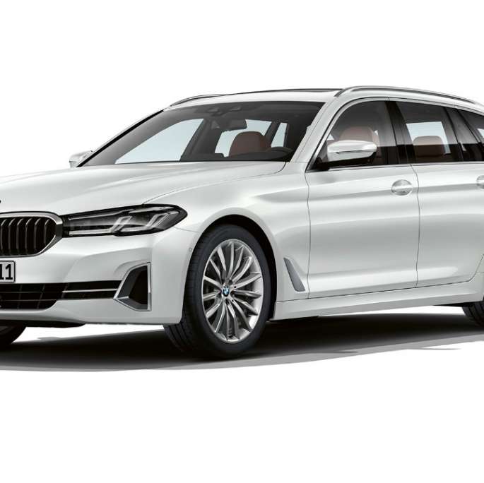 BMW 5-serie Touring G31 Luxury Line Front BMW 5-serie Touring 530i xDrive G30 2020 Luxury Line Mineralvit, sedd snett framifrån
