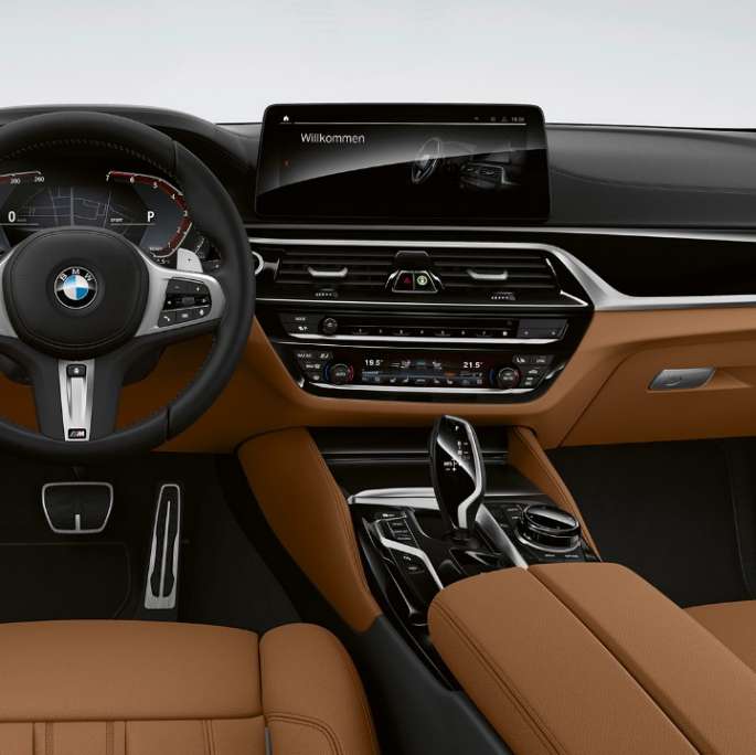 Förarplats BMW 5-serie Touring G31 M sportpaket Förarplats BMW 5-serie Touring 530e G31 2020 M sportpaket läder ’Dakota’ Cognac exklusivsöm med tubsöm i kontrastfärg Kupé