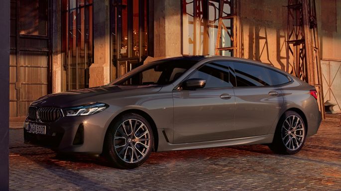 Silhuett BMW 6-serie Gran Turismo G32 2020 BMW 6-serie Gran Turismo 640i xDrive G32 2020 Berninagrå sedd från sidan