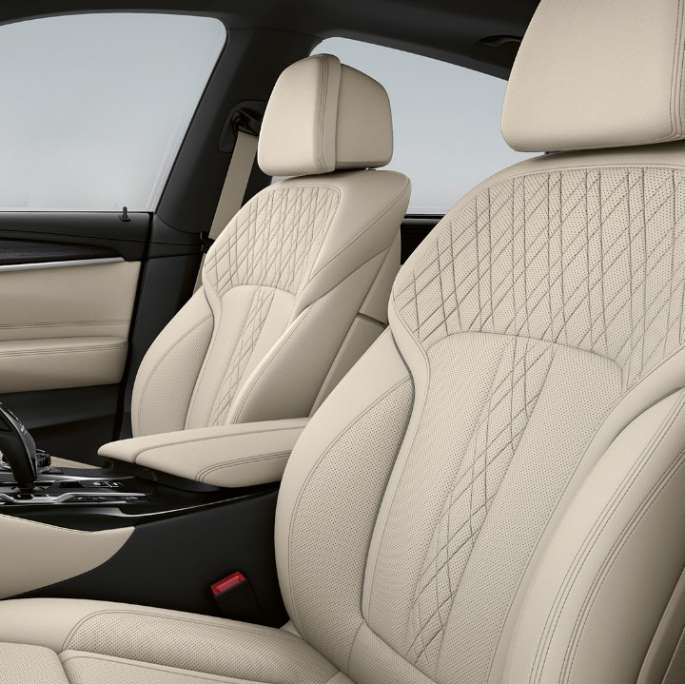 Klädsel BMW 6-serie Gran Turismo M Sportpaket G32 2020 Klädsel exklusivläder ’Nappa’ Elfenbensvit BMW 6-serie Gran Turismo G32 640i xDrive 2020 M Sportpaket interiör