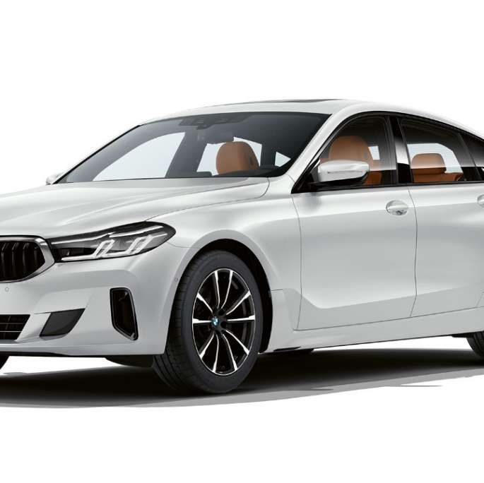 BMW 6-serie Gran Turismo Standardutrustning G32 2020 BMW 6-serie Gran Turismo G32 2020 Standardutrustning Mineralvit metallic sedd snett framifrån