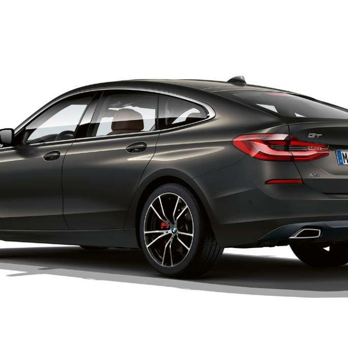 Bakparti BMW 6-serie Gran Turismo Luxury Line G32 2020 BMW 6-serie Gran Turismo 640d xDrive 2020 Luxury Line Dravitgrå, sedd snett bakifrån