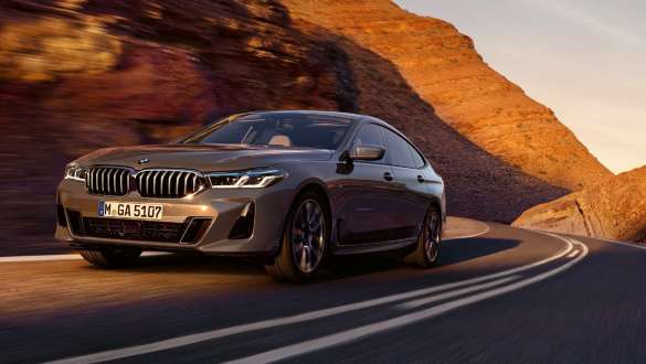 Aktiv styrning BMW 6-serie Gran Turismo G32 2020 Aktiv integralstyrning BMW 6-serie Gran Turismo G32 2020 bild tagen snett framifrån på fordon som körs