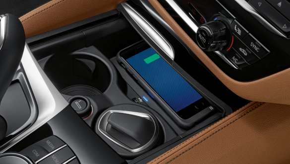 Trådlöst laddskal BMW 6-serie Gran Turismo G32 2020 Trådlöst laddskal BMW 6-serie Gran Turismo G32 2020 närbild