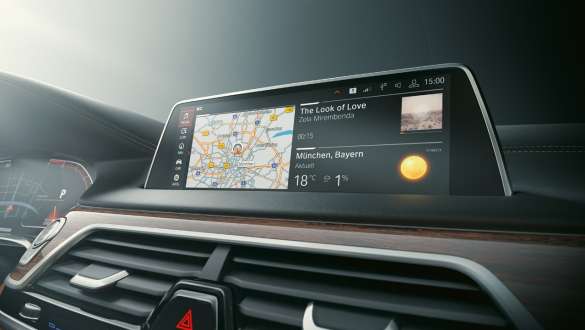 BMW 7-serie sedan: BMW Operating System 7.0 BMW 7-serie sedan: Displayen visar BMW Operating System 7.0