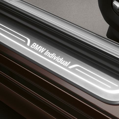 BMW Individual 7-serie sedan, instegslist BMW 7-serie sedan: Instegslist med BMW Individual-emblem