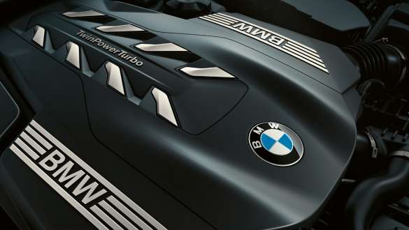 BMW TwinPower Turbo 8-cylindrig bensinmotor BMW 7-serie Sedan: närbild av BMW TwinPower Turbo 8-cylindrig bensinmotor