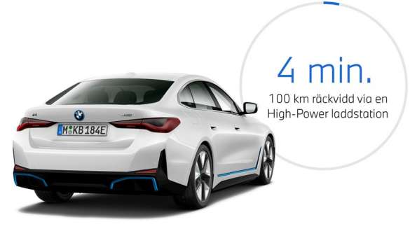 BMW i4 eDrive40 G26 2021 sedd bakifrån med grafik som visar laddningstid BMW i4 eDrive40 G26 2021 sedd bakifrån med grafik som visar laddningstid