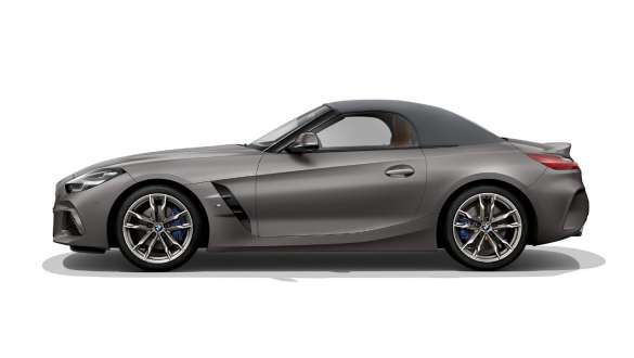 BMW Z4 M40i med stängd sufflett G29 M aerodynamikpaket BMW Z4 M40i G29 2019 BMW Individual Frozen Grey metallic vy från sidan