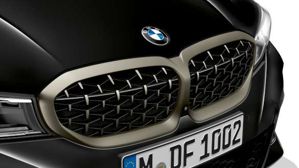 M aerodynamikpaket BMW M340i xDrive Sedan G20 2020 BMW M340i xDrive Sedan G20 2020 Safirsvart metallic M aerodynamikpaket front närbild