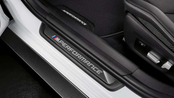 M Performance interiörlister kolfiber BMW M3 Sedan G80 2020 BMW M3 Sedan G80 2020 M Performance instegslister kolfiber närbild
