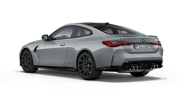 M-specifikt chassi BMW M4 Coupé G82 2020 BMW M4 Coupé G82 2020 M-specifikt chassi sedd snett bakifrån