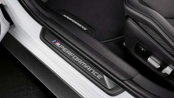 M Performance instegslister i kolfiber BMW M4 Coupé G82 2020 BMW M4 Coupé G82 2020 M Performance instegslister i kolfiber närbild