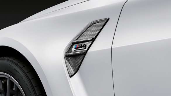 M Performance Air Breather kolfiber BMW M4 Coupé G82 2020 BMW M4 Coupé G82 2020 M Performance Air Breather i kolfiber närbild