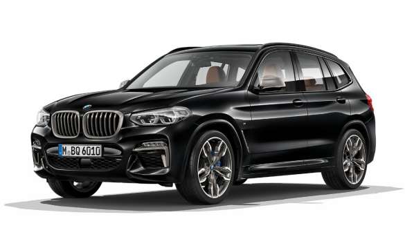 BMW X3 M40i och BMW X3 M40d, trefjärdedels vy framifrån. BMW X3 M40i och BMW X3 M40d i Safirsvart metallic, Exteriör, trefjärdedels vy framifrån.