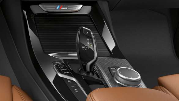 BMW X3 M40i och BMW X3 M40d, 8-stegad Steptronic Sport-växellåda. BMW X3 M40i och BMW X3 M40d, 8-stegad Steptronic Sport-växellåda.