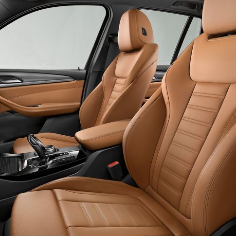 BMW X3 M40i och BMW X3 M40d, Interiör. BMW X3 M40i och BMW X3 M40d, sportig och bekväm interiör med sportstolar.