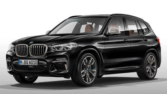 BMW X3 M40i och BMW X3 M40d, vy från sidan. BMW X3 M40i och BMW X3 M40d i Safirsvart metallic, Exteriör, trefjärdedels vy från sidan.