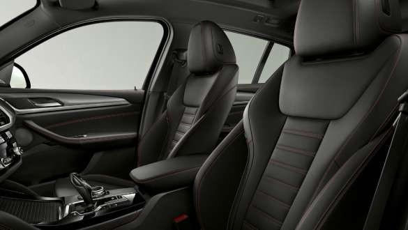 BMW X4 M40i och BMW X4 M40d, sportstolar. BMW X4 M40i och BMW X4 M40d, Interiör, sportstolar för förare och framsätespassagerare.
