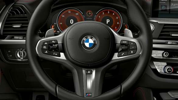 BMW X4 M40i och BMW X4 M40d, M lädersportratt. BMW X4 M40i och BMW X4 M40d, Interiör, Cockpit med M lädersportratt.