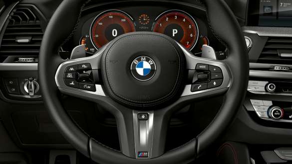 BMW X4 M40i och BMW X4 M40d, variabel sportstyrning. BMW X4 M40i och BMW X4 M40d, Interiör, Cockpit, M lädersportratt, variabel sportstyrning.