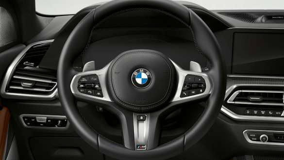 BMW X5 M50i och M50d med aktiv integralstyrning G05 BMW X5 M50i och M50d med aktiv integralstyrning G05 2018 SUV förarplats