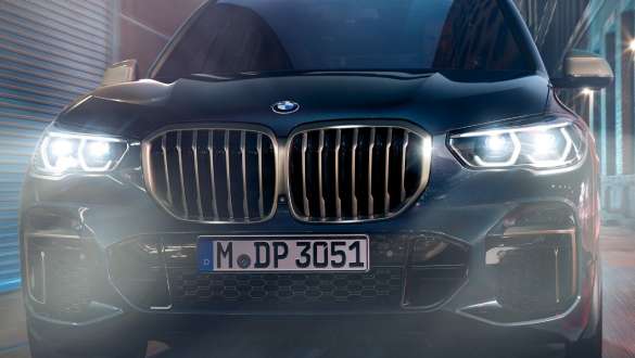 BMW Laserlight BMW X5 M50i och M50d G05 BMW Laserlight BMW X5 M50i och M50d Carbonsvart metallic G05 2018 SUV framifrån
