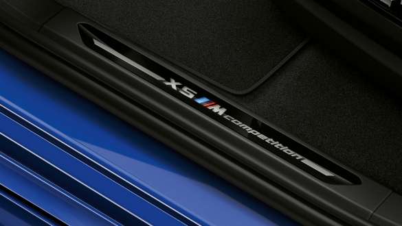 Instegslister med ”X5 M Competition”-logotyp i BMW X5 M Competition F95 Instegslister med ”X5 M Competition”-logotyp BMW X5 M Competition F95 2020 SUV utvändig utrustning