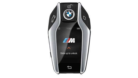 BMW X6 M fordon med BMW Display Key F96 G06 BMW Head-Up Display BMW X6 M fordon F95 2020 SUV G06