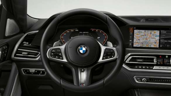 BMW X6 M50i kupé M lädersportratt G06 Närbild BMW X6 M50i M50d G06 2018 SUV kupé M lädersportratt