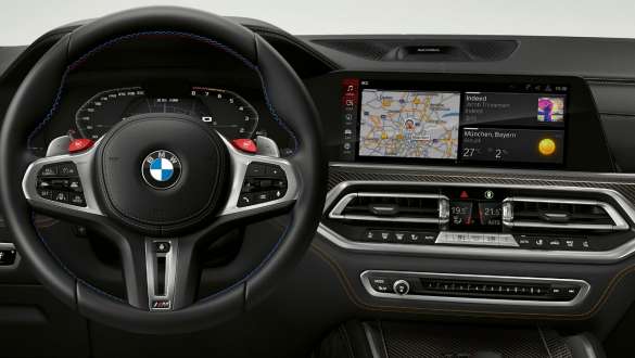 M-specifikt kombiinstrument i BMW X6 M Competition F96 M specifikt kombiinstrument BMW X6 M Competition F96 2020 SUV förarplats