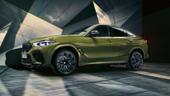 BMW X6 M Competition med M xDrive F96 BMW X6 M Competition med M xDrive speciallack Urban Green F96 2020 SUV sidvy