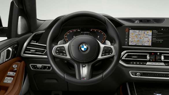 BMW X7 M Automobil med M lädersportratt G07 2019 BMW X7 M Automobil med M lädersportratt G07 2019, förarplats
