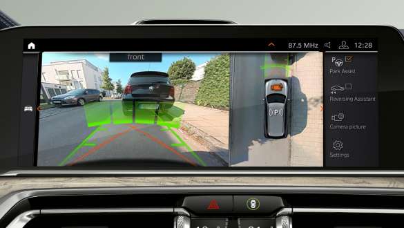 BMW X7 M Automobil med Parking Assistant Plus G07 2019 BMW X7 M Automobil med Parking Assistant Plus G07 2019 Control Display