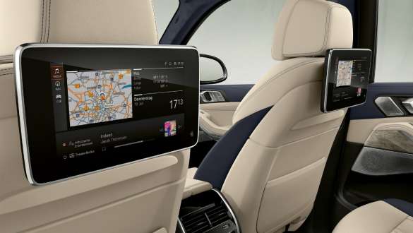 BMW X7 M Automobil med Infotainment Professional för baksätet G07 2019 BMW X7 M Automobil med Infotainment Professional för baksätet G07 2019